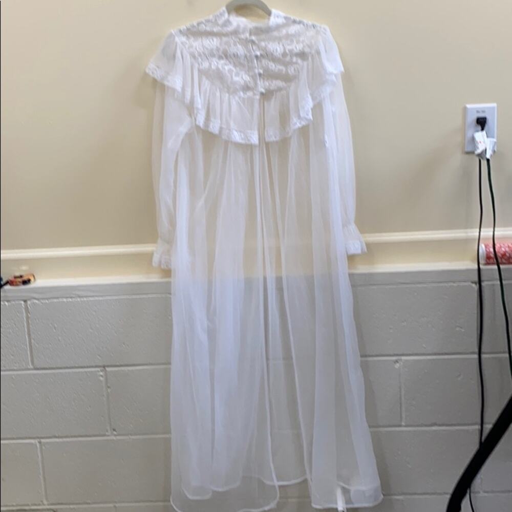 ILGWU vintage Large white lace robe